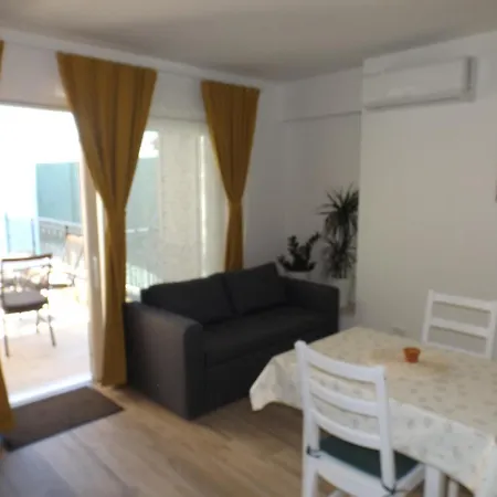 Ostanak kod kuće Elma